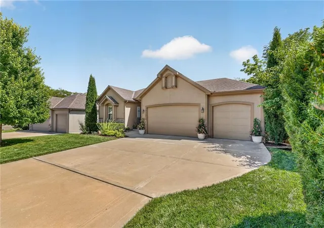 Photo 3 of Sale Pending at 10115 N Miller Ln, Kansas City, KS 66109 | MLS# 2632258 | Listing updated on 2026-09-23