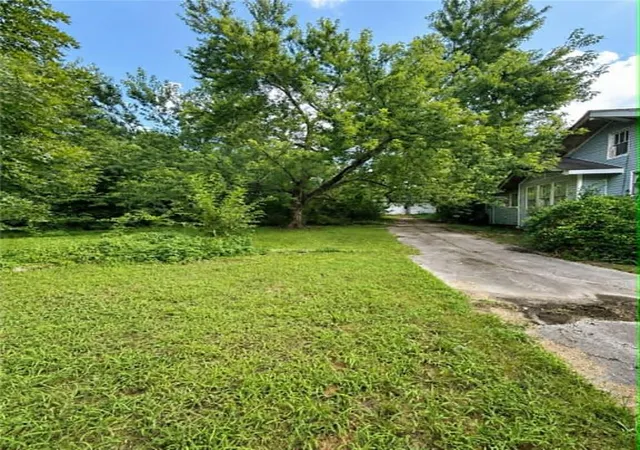 2nd image of 335 E 10th St, Baxter Springs, KS 66713 | MLS# 2632265