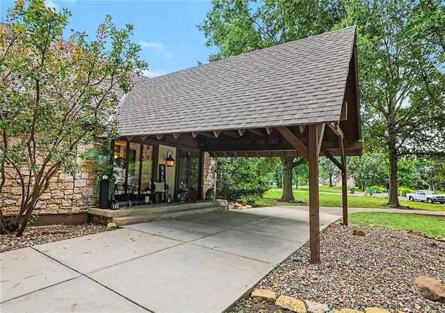 2nd image of 11460 W 155th Ter, Overland Park, KS 66221 | MLS# 2632267