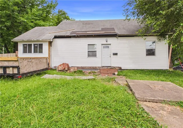 1st image of 219 N 3rd St, Clinton, MO 64735 | MLS# 2632269