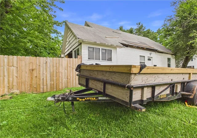 2nd image of 219 N 3rd St, Clinton, MO 64735 | MLS# 2632269