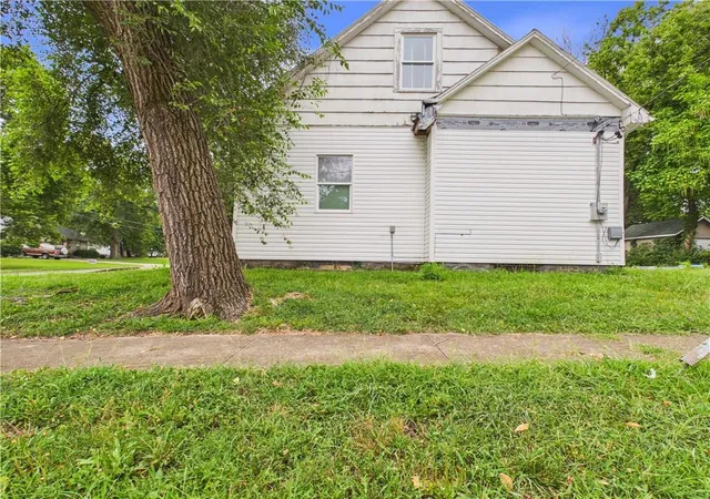 4th image of 219 N 3Rd St, Clinton, MO 64735 | MLS# 2632269