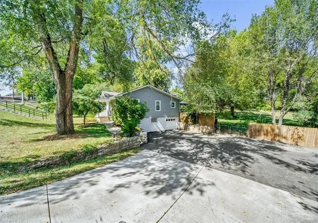 Photo 2 of Single family home for sale at 6240 Leavenworth Rd, Kansas City, KS 66104 | MLS# 2632272 | Listing updated on 2026-07-31