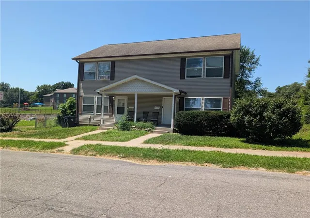 Photo 2 of Sale Pending at 420 S & 422 15th St, Saint Joseph, MO 64501 | MLS# 2632276 | Listing updated on 2026-08-07