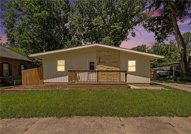 2nd image of 828 N Oak St, Ottawa, KS 66067 | MLS# 2632277