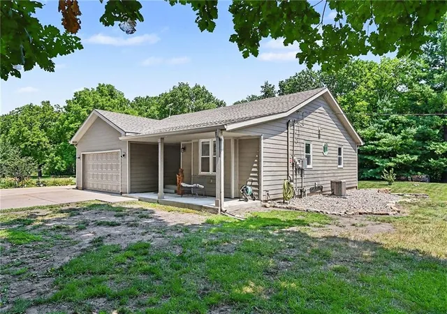 2nd image of 24451 Chieftain Rd, Lawrence, KS 66044 | MLS# 2632280