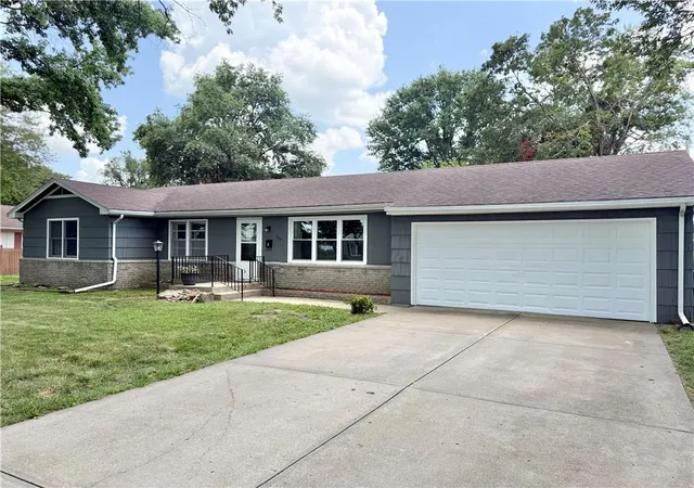 35th image of 703 W Summit St, Butler, MO 64730 | MLS# 2632282