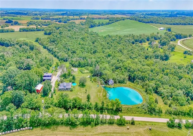 3rd image of 804 Sw County Rd Vv Hwy, Centerview, MO 64019 | MLS# 2632288