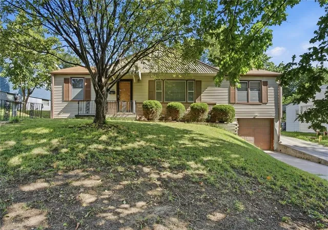 Photo 1 of Single family home for sale at 3914 Sunrise Dr, Kansas City, MO 64123 | MLS# 2632300 | Listing updated on 2026-09-01