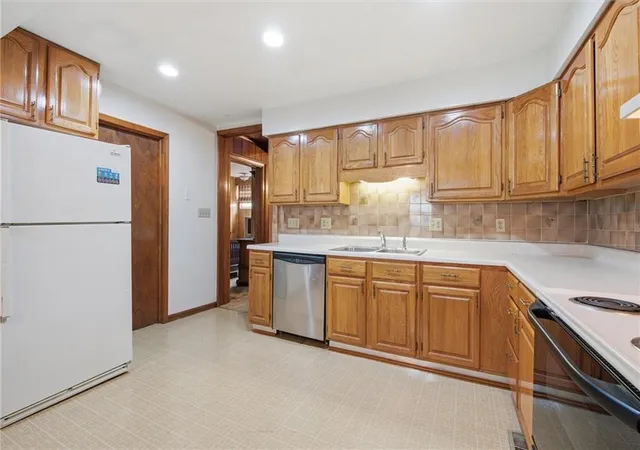 Photo 3 of Single family home for sale at 3914 Sunrise Dr, Kansas City, MO 64123 | MLS# 2632300 | Listing updated on 2026-09-01