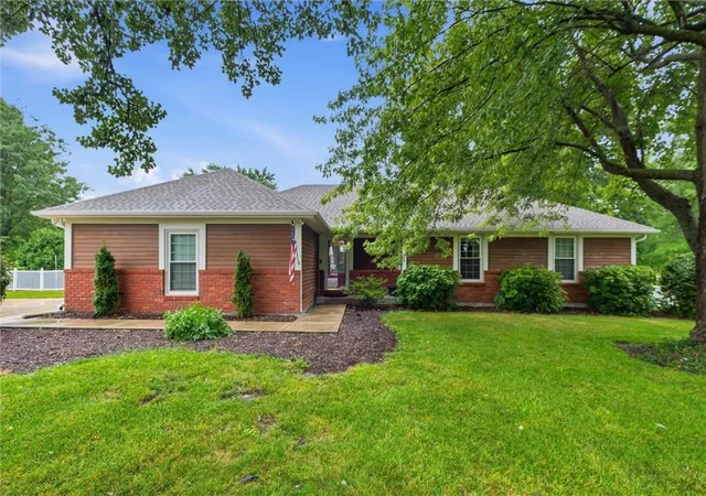 1st image of 5625 W 201 Street, Stilwell, KS 66085 | MLS# 2632309