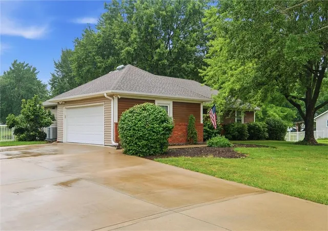 2nd image of 5625 W 201 Street, Stilwell, KS 66085 | MLS# 2632309