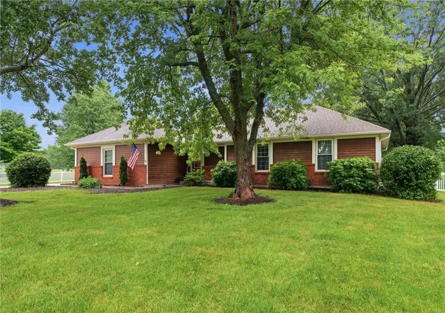3rd image of 5625 W 201 Street, Stilwell, KS 66085 | MLS# 2632309