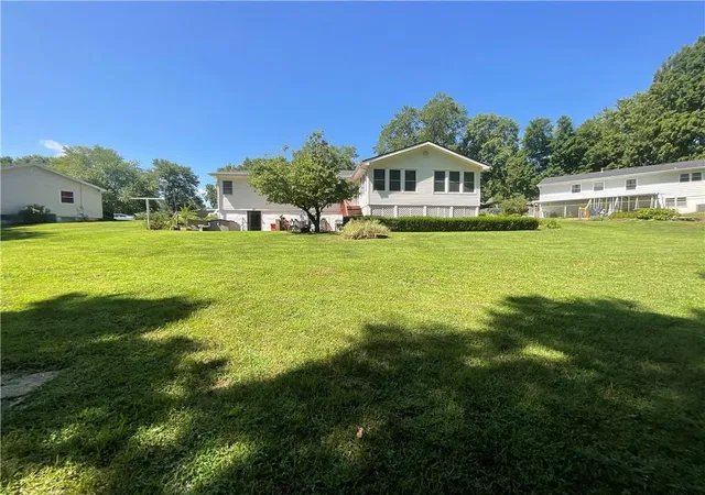 Photo 4 of Sale Pending at 31 Country Clb Ter, Lexington, MO 64067 | MLS# 2632310 | Listing updated on 2026-09-03