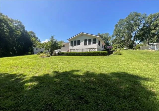Photo 5 of Sale Pending at 31 Country Clb Ter, Lexington, MO 64067 | MLS# 2632310 | Listing updated on 2026-09-03