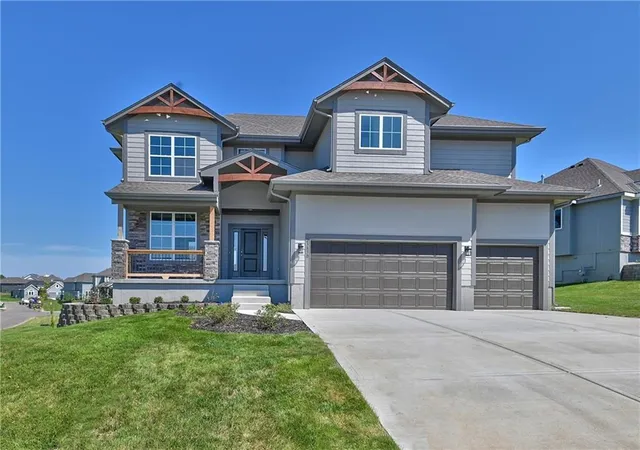 2nd image of 6012 Arapahoe St, Shawnee, KS 66226 | MLS# 2632311