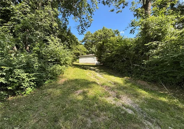 2nd image of 7035 Holliday Dr, Kansas City, KS 66106 | MLS# 2632312