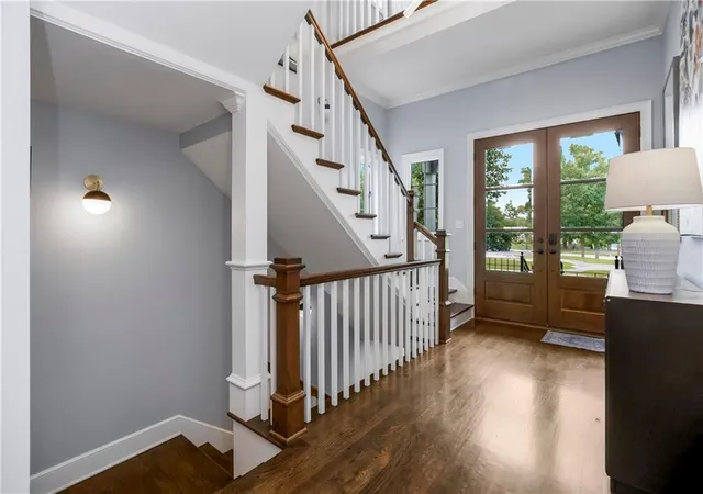 Photo 3 of Single family home for sale at 5207 Meadowbrook Pkwy, Overland Park, KS 66207 | MLS# 2632318 | Listing updated on 2026-08-28
