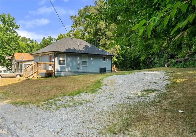 Photo 4 of Sale Pending at 1318 Clinton St, Lexington, MO 64067 | MLS# 2632319 | Listing updated on 2026-08-25