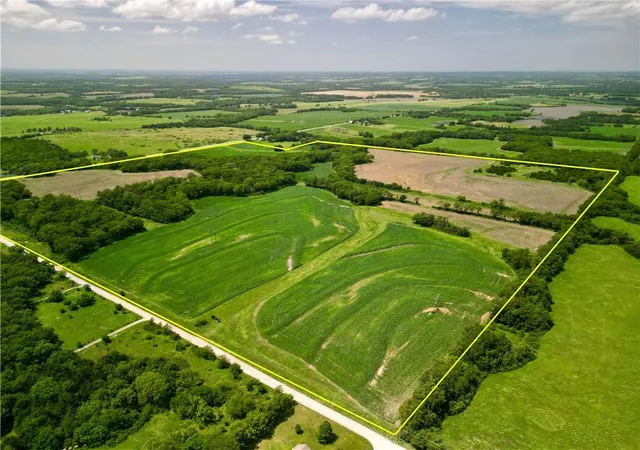 1st image of 0000 S Fairlawn Rd, Carbondale, KS 66414 | MLS# 2632327