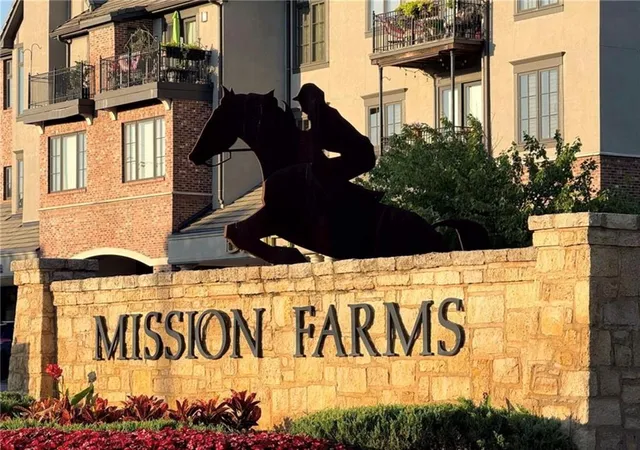 4th image of 10511 Mission Rd #312, Leawood, KS 66206 | MLS# 2632332