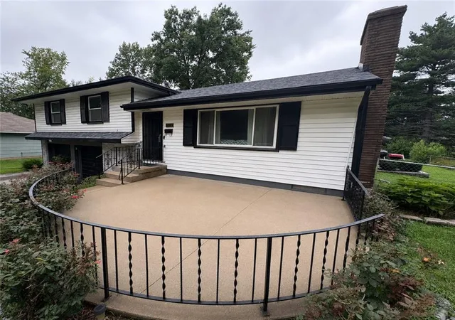 Photo 2 of Single family home for sale at 7918 Evanston Ave, Raytown, MO 64138 | MLS# 2632339 | Listing updated on 2026-09-01