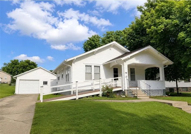 1st image of 417 S Walnut St, Maryville, MO 64468 | MLS# 2632340