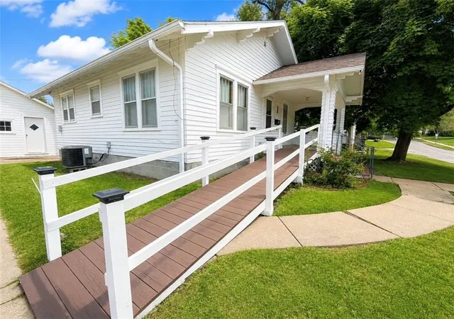 3rd image of 417 S Walnut St, Maryville, MO 64468 | MLS# 2632340