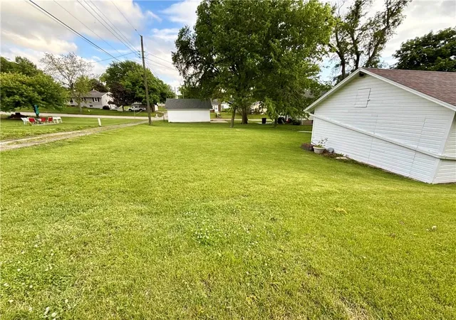 4th image of 417 S Walnut St, Maryville, MO 64468 | MLS# 2632340