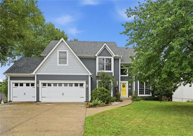 Photo 2 of Single family home for sale at 809 Cottonwood Pl, Liberty, MO 64068 | MLS# 2632345 | Listing updated on 2026-10-01