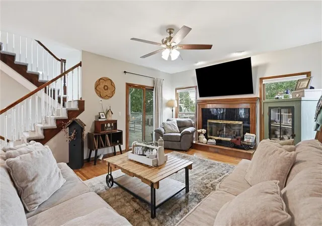 Photo 4 of Single family home for sale at 809 Cottonwood Pl, Liberty, MO 64068 | MLS# 2632345 | Listing updated on 2026-10-07