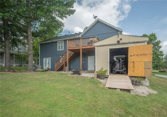 Photo 3 of Single family home for sale at 212 Lakeview Ln, Carl Junction, MO 64834 | MLS# 2632353 | Listing updated on 2026-10-07