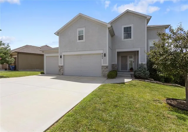 Photo 2 of Single family home for sale at 8492 Valley Spring Dr, De Soto, KS 66018 | MLS# 2632354 | Listing updated on 2026-09-16
