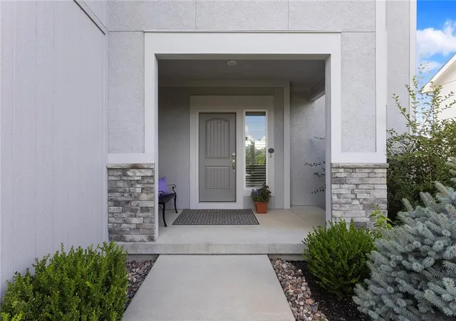 4th image of 8492 Valley Spring Dr, De Soto, KS 66018 | MLS# 2632354
