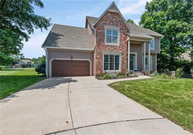 Photo 1 of Sale Pending at 5404 Meadow Lake, Parkville, MO 64152 | MLS# 2632355 | Listing updated on 2026-09-05