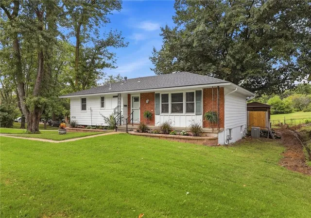 Photo 3 of Single family home for sale at 6728 Manchester Ave, Kansas City, MO 64133 | MLS# 2632356 | Listing updated on 2026-10-06