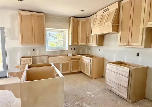 Photo 3 of Single family home for sale at 10141 N Brighton Ave, Kansas City, MO 64156 | MLS# 2632357 | Listing updated on 2026-10-10
