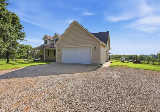 Photo 3 of Single family home for sale at 14711 Ne State Route E Hwy, Adrian, MO 64720 | MLS# 2632360 | Listing updated on 2026-10-05
