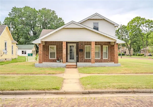 1st image of 323 S Holbrook St, Fort Scott, KS 66701 | MLS# 2632361