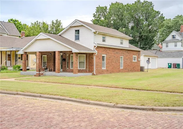 2nd image of 323 S Holbrook St, Fort Scott, KS 66701 | MLS# 2632361