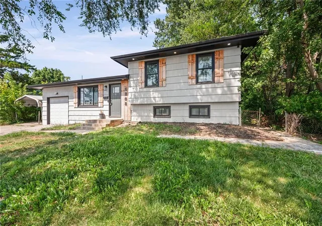 2nd image of 6208 Ne Antioch Rd, Kansas City, MO 64119 | MLS# 2632362