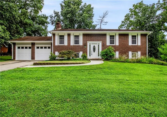 Photo 1 of Single family home for sale at 15 Circle Dr, Warrensburg, MO 64093 | MLS# 2632369 | Listing updated on 2026-07-25