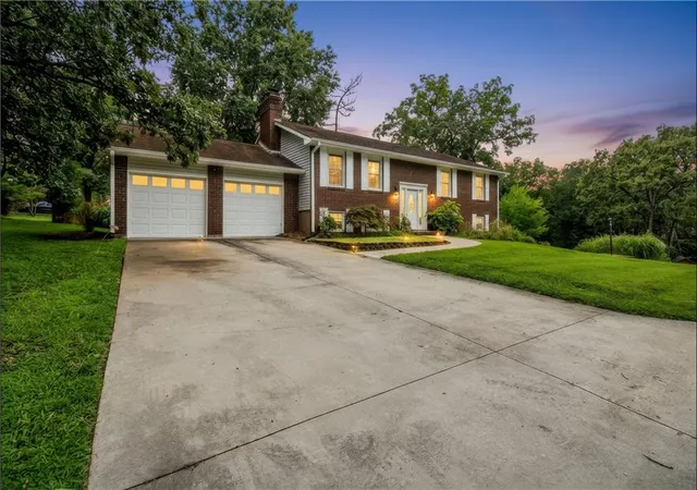 Photo 2 of Single family home for sale at 15 Circle Dr, Warrensburg, MO 64093 | MLS# 2632369 | Listing updated on 2026-07-25