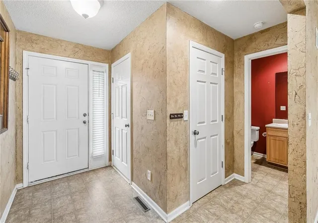 Photo 3 of Sale Pending at 13108 Washington Ct, Kansas City, KS 66109 | MLS# 2632388 | Listing updated on 2026-08-22
