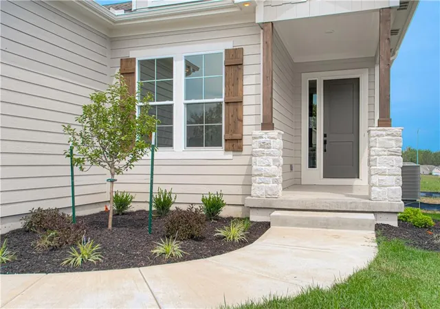 Photo 3 of Single family home for sale at 1148 Sw Whitby Dr, Raymore, MO 64083 | MLS# 2632400 | Listing updated on 2026-10-06