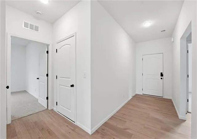 Photo 3 of Sale Pending at 3048 Nw 96th Terrace, Kansas City, MO 64154 | MLS# 2632407 | Listing updated on 2026-09-06