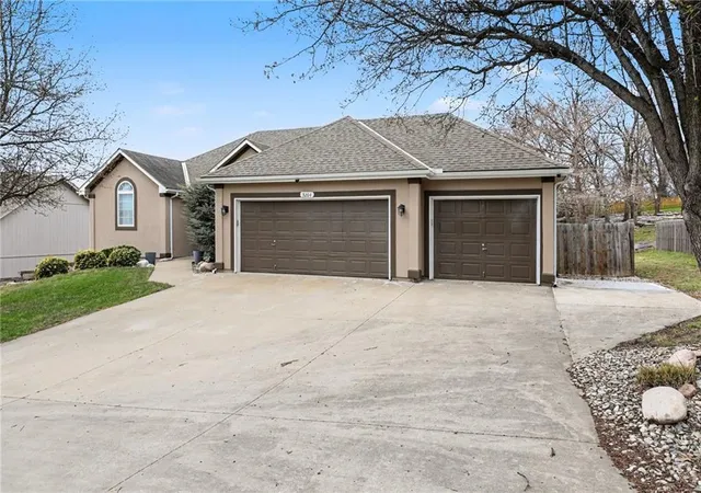 Photo 1 of Single family home for sale at 3204 S Elizabeth Ave, Independence, MO 64057 | MLS# 2632414 | Listing updated on 2026-08-05