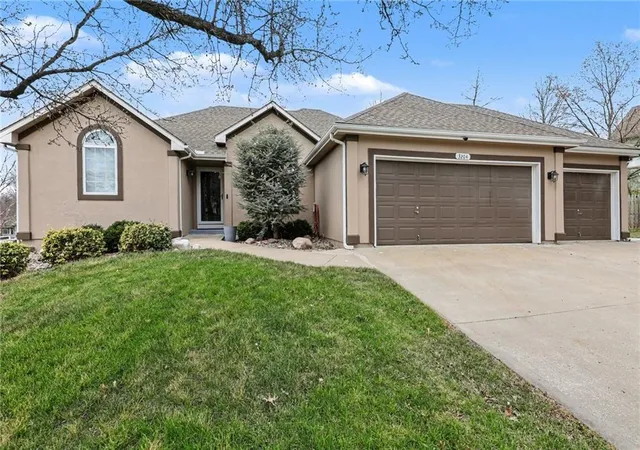Photo 2 of Single family home for sale at 3204 S Elizabeth Ave, Independence, MO 64057 | MLS# 2632414 | Listing updated on 2026-08-05