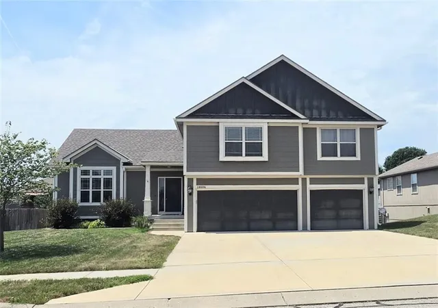 1st image of 14606 Green Castle St, Smithville, MO 64089 | MLS# 2632416