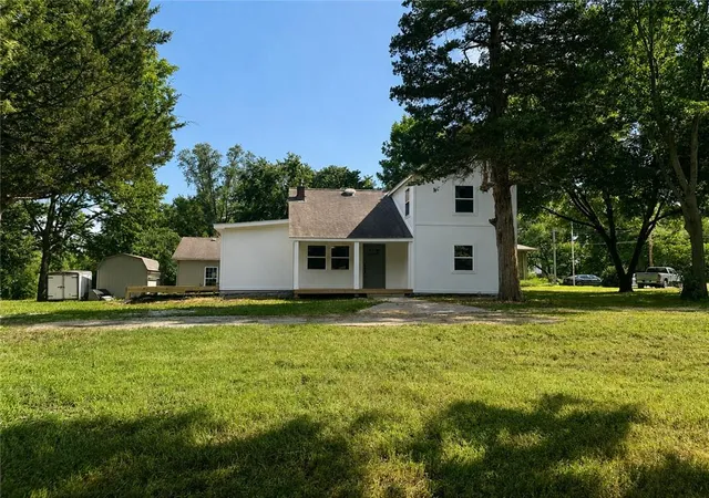 2nd image of 201 E 5th Street, Edgerton, KS 66021 | MLS# 2632438